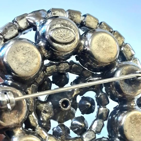 VTG KRAMER Sparkling 2-Tone Smokey Gray and Clear Rhinestone Silver Tone Brooch - Picture 6 of 6